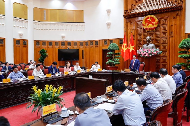 Thủ tướng Phạm Minh Ch&iacute;nh: Xăng dầu v&agrave; năng lượng cho sản xuất, ti&ecirc;u d&ugrave;ng được bảo đảm- Ảnh 5.