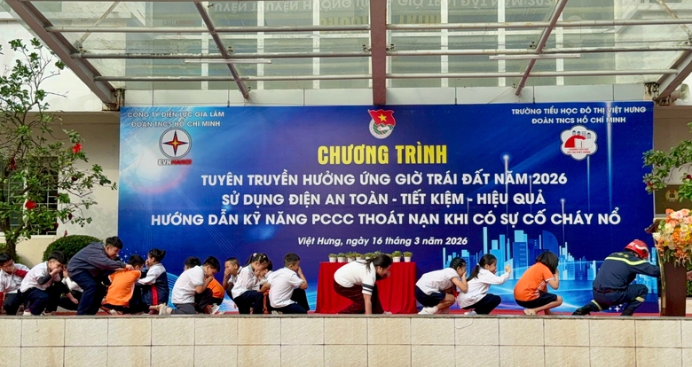 Hơn 1.100 học sinh H&agrave; Nội được hướng dẫn kỹ năng ph&ograve;ng ch&aacute;y, tho&aacute;t nạn- Ảnh 1.
