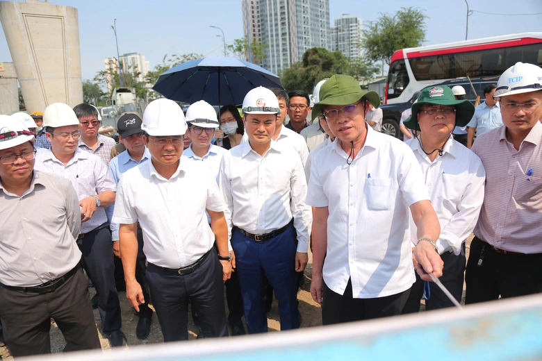 TP.HCM th&uacute;c tiến độ n&uacute;t giao An Ph&uacute;, phấn đấu cơ bản ho&agrave;n th&agrave;nh trong năm 2026- Ảnh 1.
