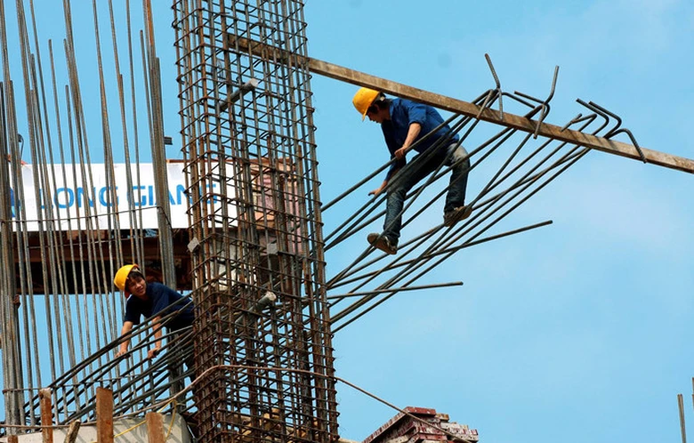 Siết an to&agrave;n lao động, hướng tới m&ocirc;i trường l&agrave;m việc bền vững- Ảnh 1.