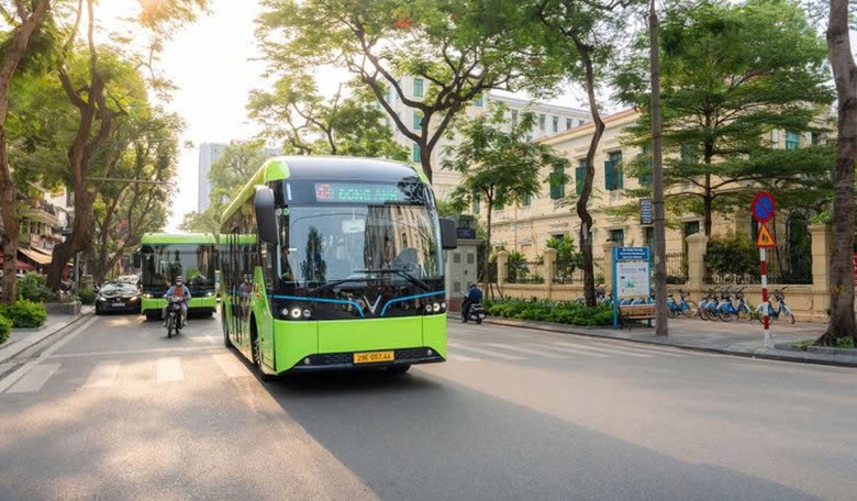 H&agrave; Nội n&acirc;ng cấp hệ thống xe bu&yacute;t, đ&oacute;n đầu lộ tr&igrave;nh hạn chế xe xăng- Ảnh 1.