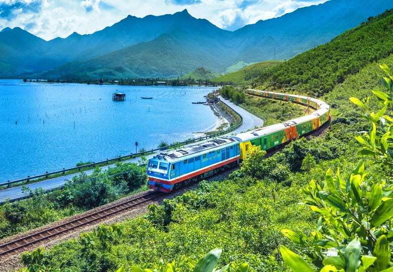 Đường sắt tăng 18 chuyến t&agrave;u phục vụ cao điểm lễ 30/4 - 1/5- Ảnh 1.