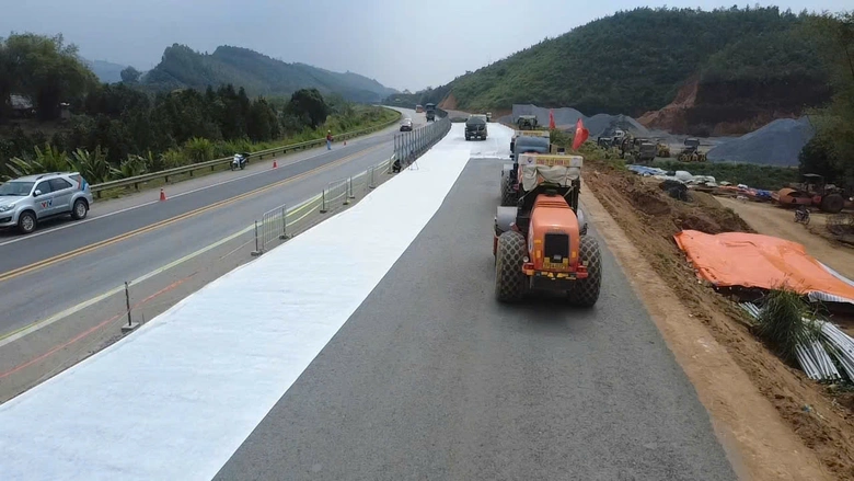 Siết chặt biện ph&aacute;p tổ chức giao th&ocirc;ng, tăng tốc thi c&ocirc;ng tuyến Nội B&agrave;i - L&agrave;o Cai- Ảnh 1.