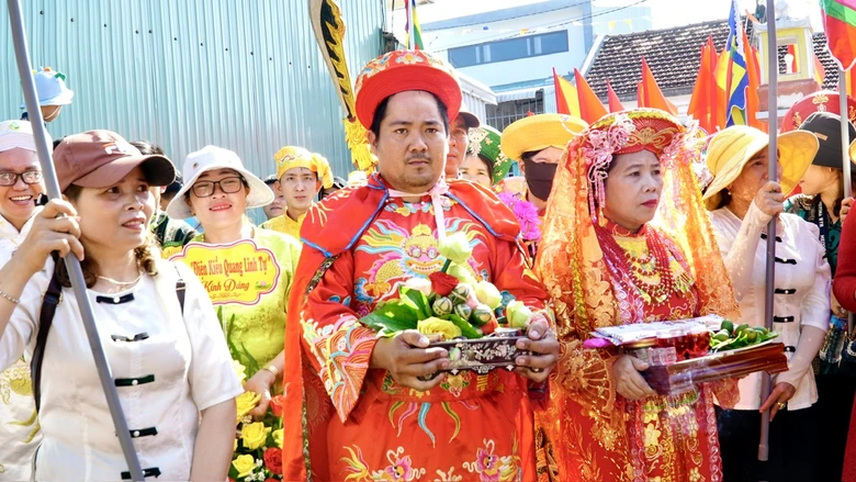 Gia Lai: Rộn ràng khai hội Chùa Bà - Cảng thị Nước Mặn- Ảnh 10. Gia Lai: Rộn ràng khai hội Chùa Bà - Cảng thị Nước Mặn- Ảnh 10.