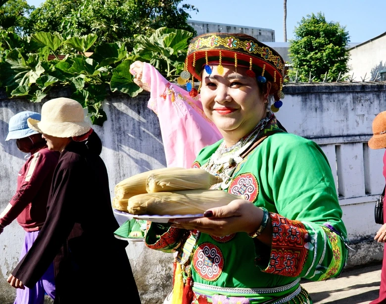 Gia Lai: Rộn ràng khai hội Chùa Bà - Cảng thị Nước Mặn- Ảnh 9. Gia Lai: Rộn ràng khai hội Chùa Bà - Cảng thị Nước Mặn- Ảnh 9.