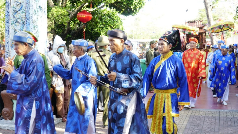 Gia Lai: Rộn ràng khai hội Chùa Bà - Cảng thị Nước Mặn- Ảnh 12. Gia Lai: Rộn ràng khai hội Chùa Bà - Cảng thị Nước Mặn- Ảnh 12.