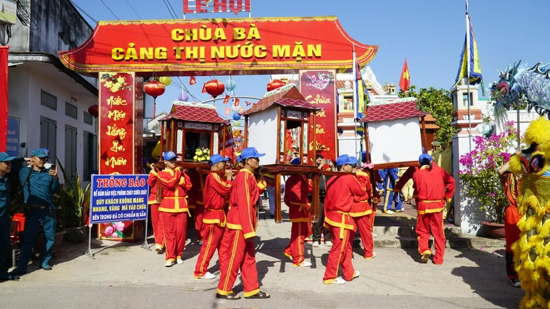 Gia Lai: Rộn ràng khai hội Chùa Bà - Cảng thị Nước Mặn- Ảnh 1. Gia Lai: Rộn ràng khai hội Chùa Bà - Cảng thị Nước Mặn- Ảnh 1.