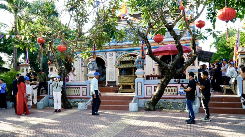 Gia Lai: Rộn ràng khai hội Chùa Bà - Cảng thị Nước Mặn- Ảnh 14. Gia Lai: Rộn ràng khai hội Chùa Bà - Cảng thị Nước Mặn- Ảnh 14.