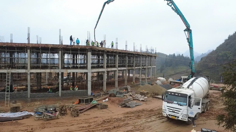 Gian nan ở công trình xây trường học vùng biên giới Lào Cai- Ảnh 8. Gian nan ở công trình xây trường học vùng biên giới Lào Cai- Ảnh 8.