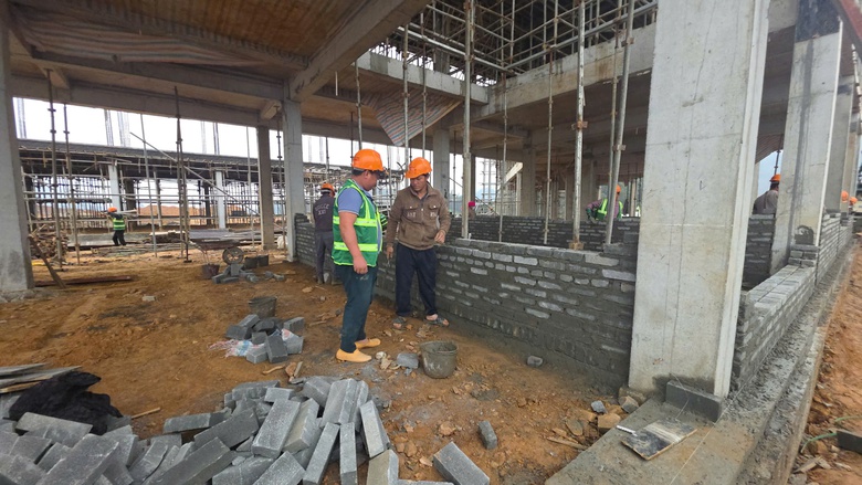 Gian nan ở công trình xây trường học vùng biên giới Lào Cai- Ảnh 3. Gian nan ở công trình xây trường học vùng biên giới Lào Cai- Ảnh 3.