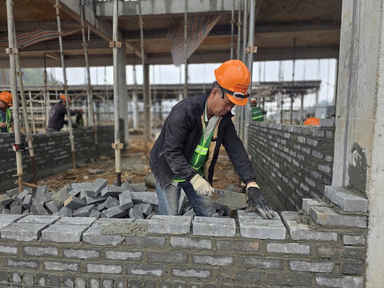 Gian nan ở công trình xây trường học vùng biên giới Lào Cai- Ảnh 4. Gian nan ở công trình xây trường học vùng biên giới Lào Cai- Ảnh 4.