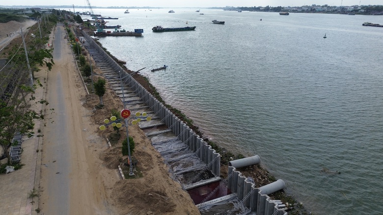 Đồng Th&aacute;p: Tăng tốc thi c&ocirc;ng dự &aacute;n chống sạt lở bờ k&egrave; s&ocirc;ng Tiền- Ảnh 2.