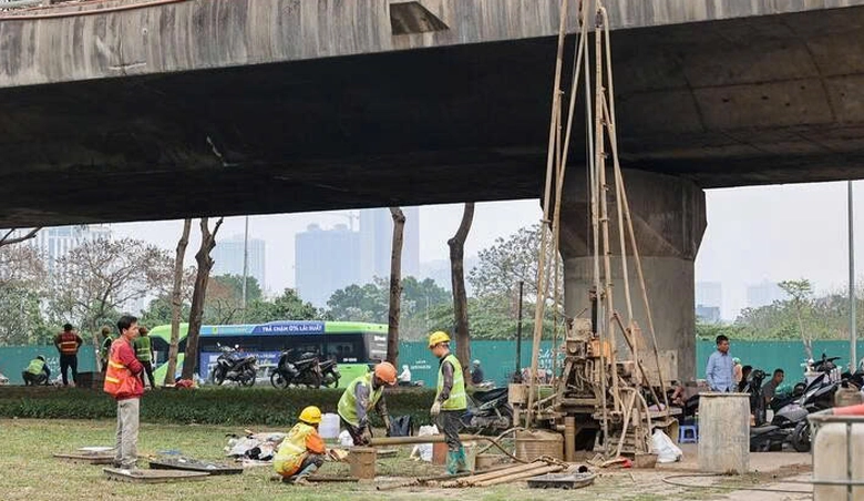 Hà Nội điều chỉnh giao thông Đại lộ Thăng Long phục vụ thi công tuyến metro số 5- Ảnh 1. Hà Nội điều chỉnh giao thông Đại lộ Thăng Long phục vụ thi công tuyến metro số 5- Ảnh 1.