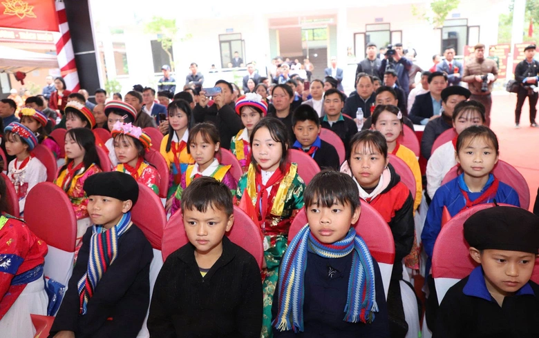 Nhiều địa phương đồng loạt khởi c&ocirc;ng trường nội tr&uacute; cho c&aacute;c x&atilde; bi&ecirc;n giới- Ảnh 12.