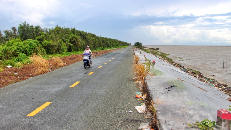 C&agrave; Mau: Giảm tải trọng xe lưu th&ocirc;ng tr&ecirc;n tuyến đ&ecirc; biển T&acirc;y- Ảnh 2.