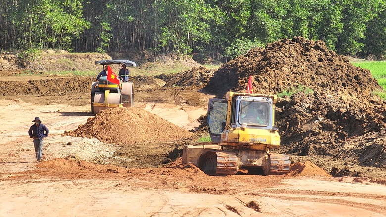 Quảng Ng&atilde;i: Mặt bằng x&ocirc;i đỗ, dự &aacute;n đường 3.500 tỷ đồng triển khai &igrave; ạch- Ảnh 2.