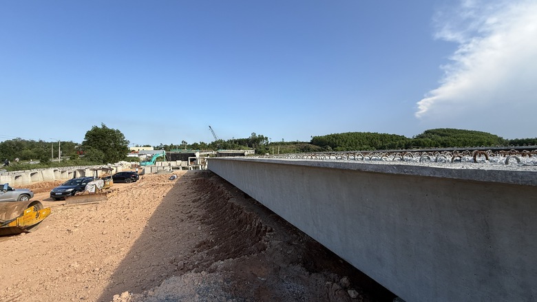 Quảng Ng&atilde;i: Mặt bằng x&ocirc;i đỗ, dự &aacute;n đường 3.500 tỷ đồng triển khai &igrave; ạch- Ảnh 4.