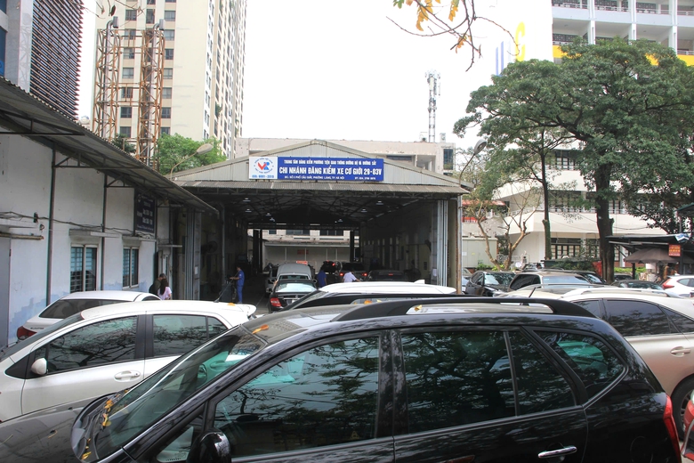 Ng&agrave;y đầu kiểm định kh&iacute; thải theo quy tr&igrave;nh mới: Chủ xe phấn khởi, nhiều xe đạt chuẩn cao- Ảnh 11.