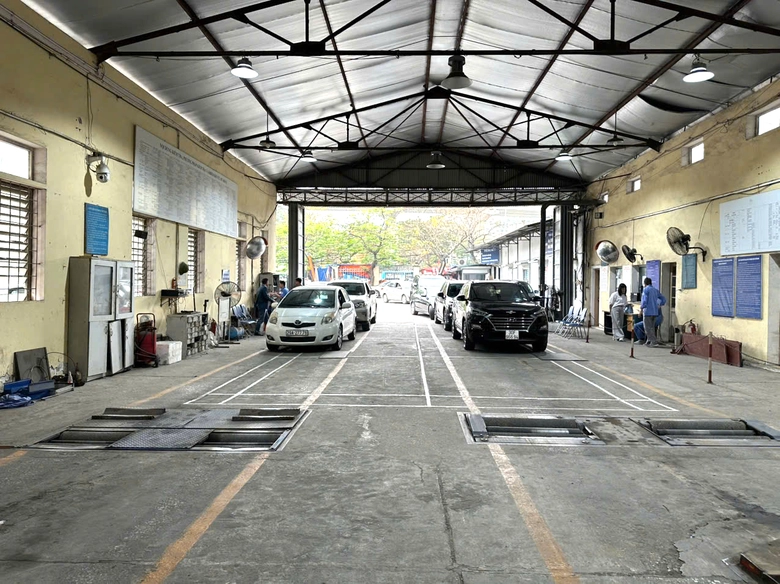 Ng&agrave;y đầu kiểm định kh&iacute; thải theo quy tr&igrave;nh mới: Chủ xe phấn khởi, nhiều xe đạt chuẩn cao- Ảnh 8.