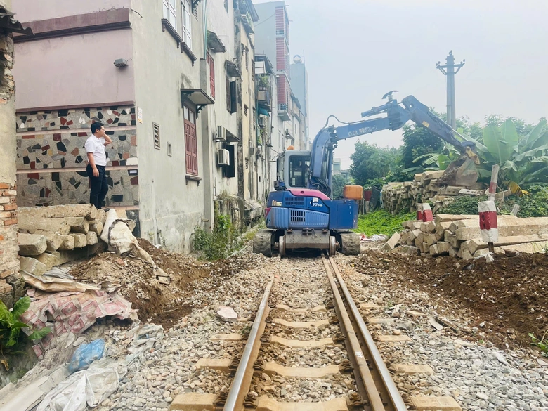 Còn hàng nghìn lối đi tự mở: Áp lực lớn cho mục tiêu an toàn đường sắt- Ảnh 2. Còn hàng nghìn lối đi tự mở: Áp lực lớn cho mục tiêu an toàn đường sắt- Ảnh 2.