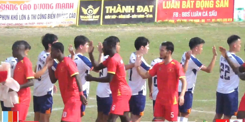 Bắc Ninh: Ch&iacute;nh quyền x&atilde; n&oacute;i g&igrave; về giải b&oacute;ng đ&aacute; hội l&agrave;ng c&oacute; nhiều cầu thủ nước ngo&agrave;i?- Ảnh 2.