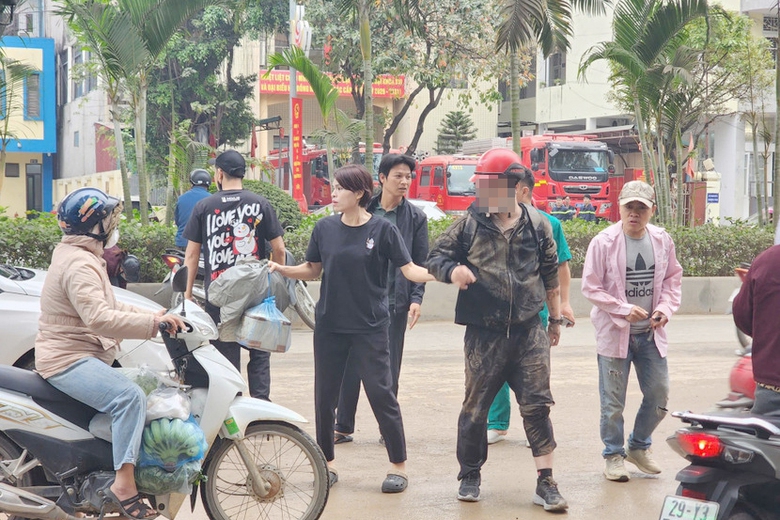 Hà Nội: CSGT xử lý hàng chục xe tải làm rơi bùn đất xuống đường, gây mất an toàn- Ảnh 4. Hà Nội: CSGT xử lý hàng chục xe tải làm rơi bùn đất xuống đường, gây mất an toàn- Ảnh 4.