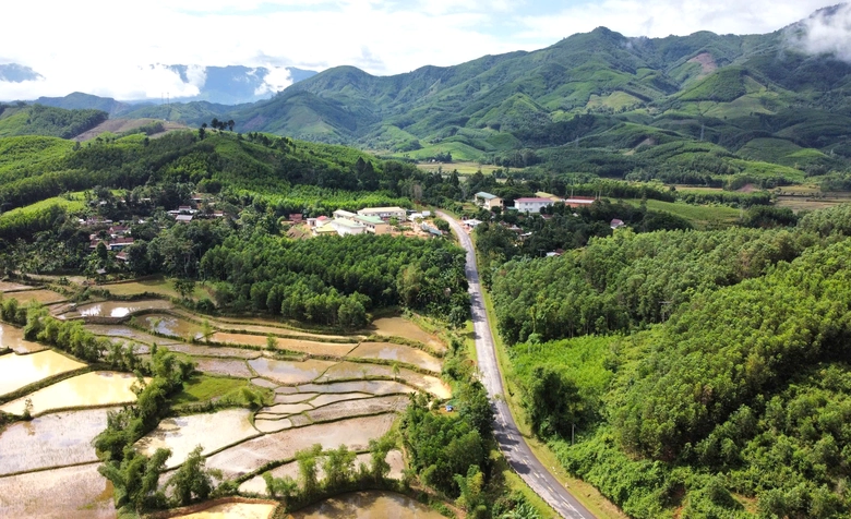 Quảng Ng&atilde;i: Sớm triển khai cao tốc Quảng Ng&atilde;i - Kon Tum v&agrave; n&acirc;ng cấp QL24- Ảnh 5.