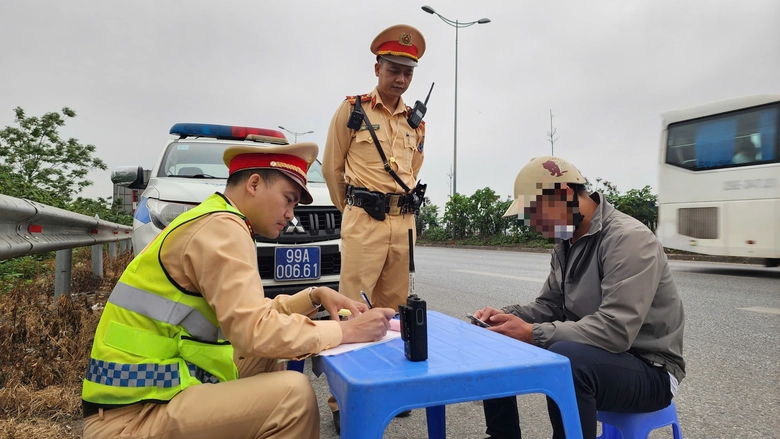 Xử l&yacute; nghi&ecirc;m xe m&aacute;y đi ngược chiều tr&ecirc;n quốc lộ 18 sau phản &aacute;nh của B&aacute;o X&acirc;y dựng- Ảnh 5.