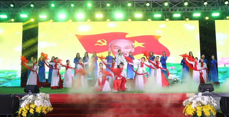 Ph&uacute; Thọ: S&ocirc;i nổi chương tr&igrave;nh nghệ thuật "Ng&agrave;y hội non s&ocirc;ng"- Ảnh 2.