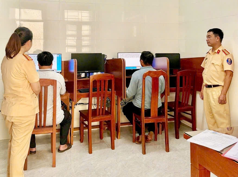 Gia Lai: Nghiêm túc tổ chức kiểm tra kiến thức, phục hồi điểm giấy phép lái xe- Ảnh 1. Gia Lai: Nghiêm túc tổ chức kiểm tra kiến thức, phục hồi điểm giấy phép lái xe- Ảnh 1.