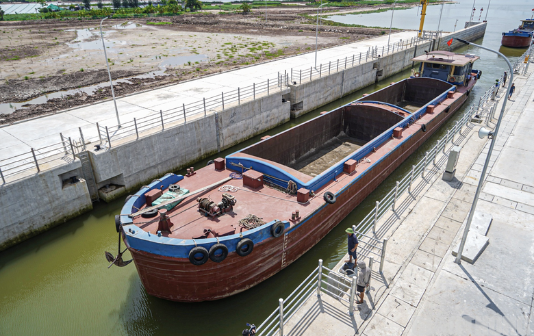 Tạm dừng vận hành âu tàu Nghĩa Hưng để bảo trì, khắc phục sự cố- Ảnh 1. Tạm dừng vận hành âu tàu Nghĩa Hưng để bảo trì, khắc phục sự cố- Ảnh 1.