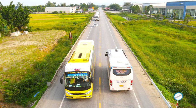 Siết quản lý phù hiệu, xử lý nghiêm xe vận tải “chui”- Ảnh 1. Siết quản lý phù hiệu, xử lý nghiêm xe vận tải “chui”- Ảnh 1.