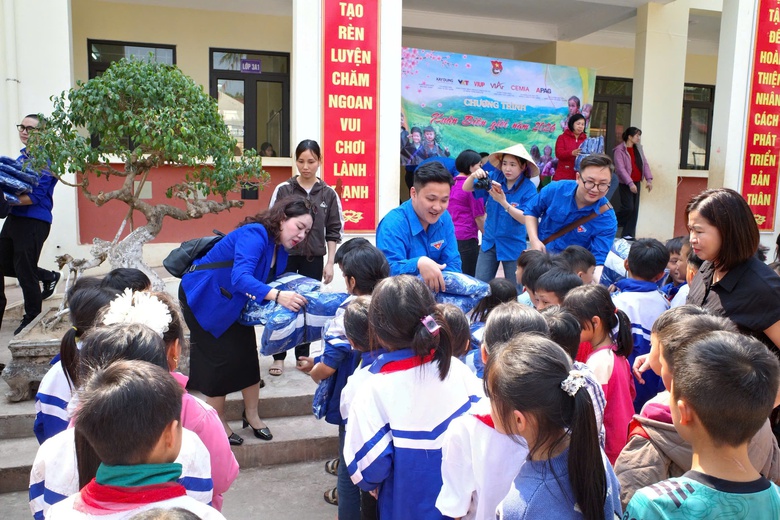 Tuổi trẻ ng&agrave;nh X&acirc;y dựng triển khai nhiều hoạt động &yacute; nghĩa tại Điện Bi&ecirc;n- Ảnh 10.