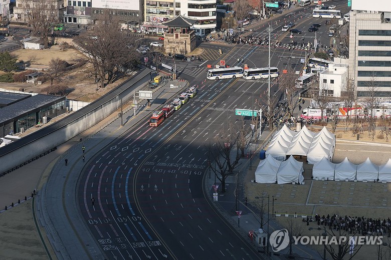 BTS xúc động chia sẻ trước hơn 40.000 khán giả trong ngày tái xuất- Ảnh 5. BTS xúc động chia sẻ trước hơn 40.000 khán giả trong ngày tái xuất- Ảnh 5.