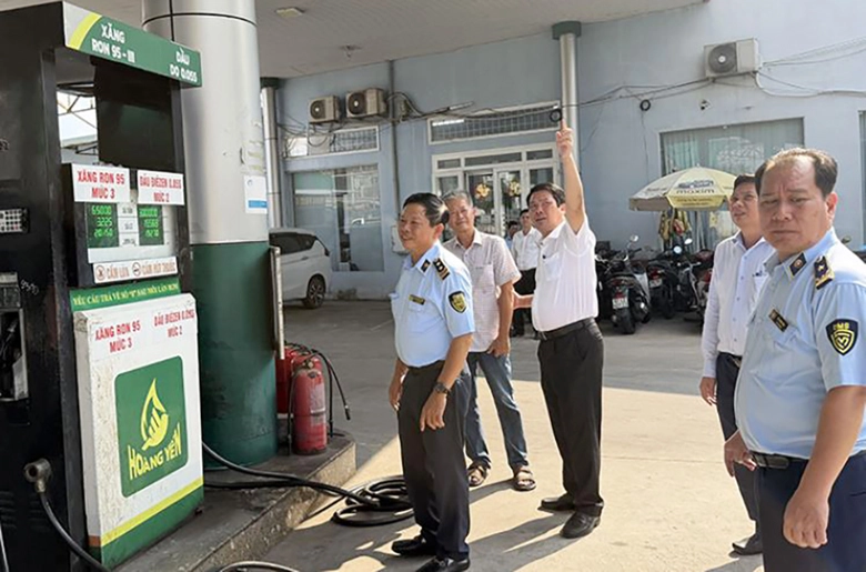 Cần Thơ: Phạt doanh nghiệp b&aacute;n sai gi&aacute;, hạn chế b&aacute;n xăng dầu- Ảnh 1.