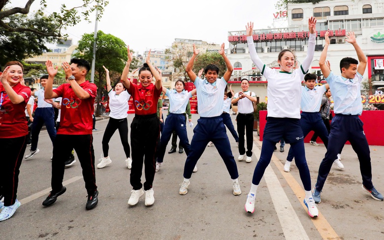 34 tỉnh, thành phố tham gia Ngày chạy Olympic "Vì sức khỏe toàn dân - Vì an ninh Tổ quốc"- Ảnh 6. 34 tỉnh, thành phố tham gia Ngày chạy Olympic "Vì sức khỏe toàn dân - Vì an ninh Tổ quốc"- Ảnh 6.