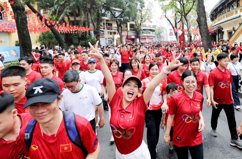 34 tỉnh, thành phố tham gia Ngày chạy Olympic "Vì sức khỏe toàn dân - Vì an ninh Tổ quốc"- Ảnh 5. 34 tỉnh, thành phố tham gia Ngày chạy Olympic "Vì sức khỏe toàn dân - Vì an ninh Tổ quốc"- Ảnh 5.