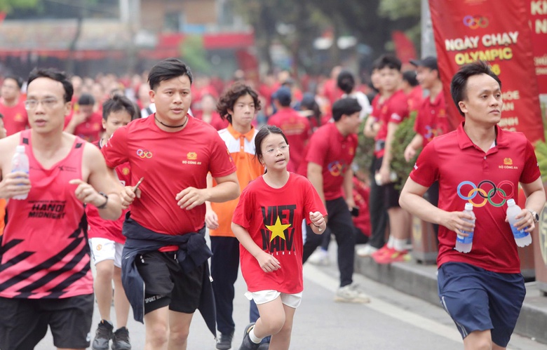34 tỉnh, thành phố tham gia Ngày chạy Olympic "Vì sức khỏe toàn dân - Vì an ninh Tổ quốc"- Ảnh 7. 34 tỉnh, thành phố tham gia Ngày chạy Olympic "Vì sức khỏe toàn dân - Vì an ninh Tổ quốc"- Ảnh 7.