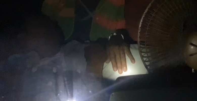 Dừng xe ngủ trên cao tốc phía Nam, nhiều tài xế được CSGT đánh thức, xử phạt- Ảnh 1. Dừng xe ngủ trên cao tốc phía Nam, nhiều tài xế được CSGT đánh thức, xử phạt- Ảnh 1.