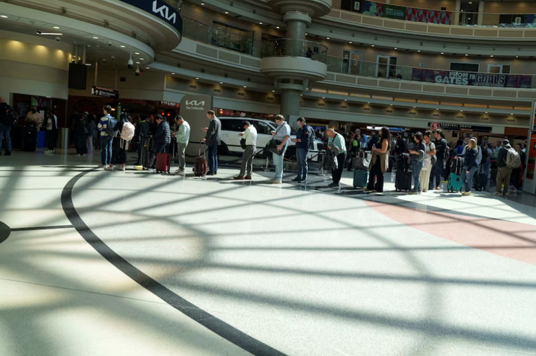 &Ocirc;ng Trump bỏ ngỏ khả năng điều nh&acirc;n vi&ecirc;n hải quan l&agrave;m thay nh&acirc;n vi&ecirc;n an ninh s&acirc;n bay- Ảnh 1.