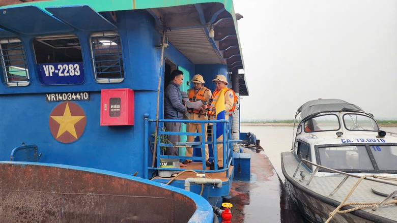Ph&uacute; Thọ chủ động bảo đảm an to&agrave;n giao th&ocirc;ng đường thủy m&ugrave;a nước cạn- Ảnh 3.