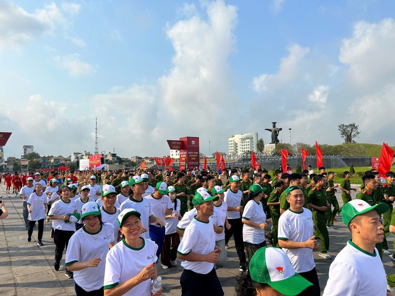 Ninh B&igrave;nh: Hơn 4.000 người hưởng ứng ng&agrave;y chạy Olympic 2026 v&igrave; sức khỏe to&agrave;n d&acirc;n- Ảnh 2.