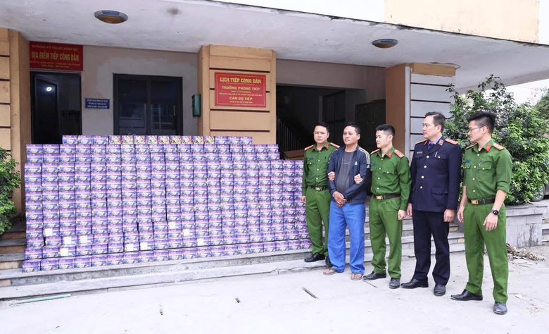 Triệt ph&aacute; đường d&acirc;y ph&aacute;o lậu xuy&ecirc;n bi&ecirc;n giới, thu giữ gần 710kg h&agrave;ng cấm- Ảnh 1.