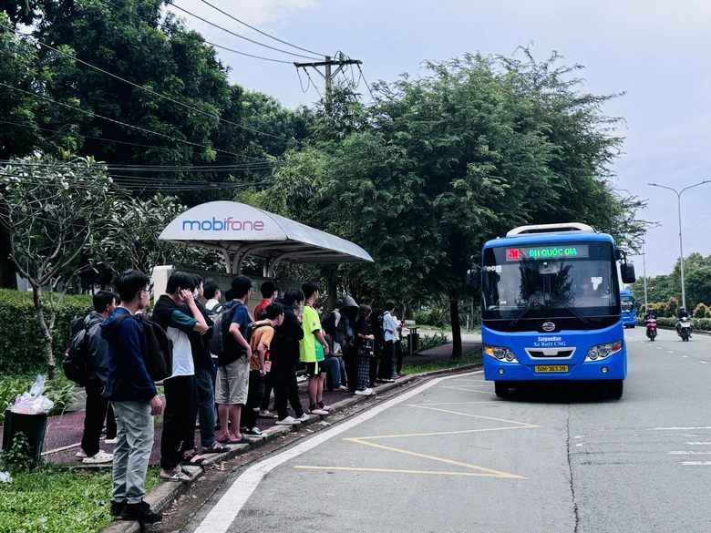 TP.HCM nghiên cứu đưa DRT vào mạng lưới giao thông công cộng- Ảnh 1. TP.HCM nghiên cứu đưa DRT vào mạng lưới giao thông công cộng- Ảnh 1.