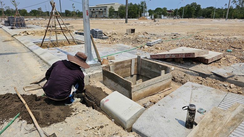 Huế: Đẩy nhanh tiến độ các khu tái định cư phục vụ dự án đường sắt tốc độ cao- Ảnh 11. Huế: Đẩy nhanh tiến độ các khu tái định cư phục vụ dự án đường sắt tốc độ cao- Ảnh 11.