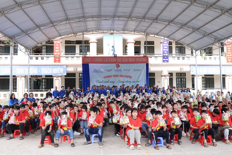 Tuổi trẻ Bộ X&acirc;y dựng chung tay &ldquo;Xanh c&aacute;nh rừng - s&aacute;ng những ước mơ&rdquo;- Ảnh 3.