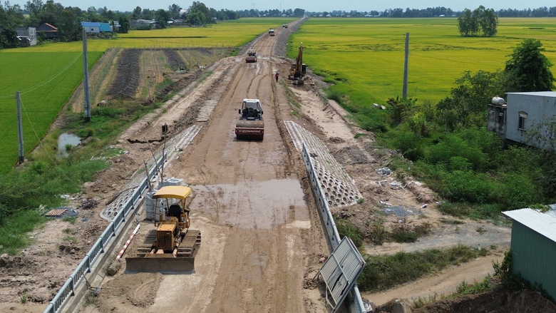 Đồng Th&aacute;p: Thiếu vật liệu, tuyến đường hơn 2.100 tỷ đồng nguy cơ lỡ hẹn th&ocirc;ng xe- Ảnh 1.