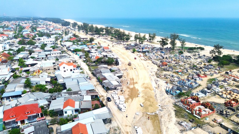 Huế: Tăng tốc l&agrave;m đường dẫn cầu vượt biển Thuận An, nỗ lực th&ocirc;ng xe kỹ thuật ng&agrave;y 30/4- Ảnh 8.