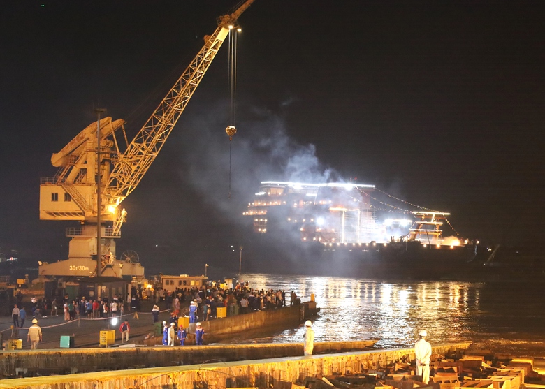 Đ&oacute;ng t&agrave;u S&ocirc;ng Cấm: Hạ thủy t&agrave;u năng lượng &ldquo;xanh&rdquo; hiện đại- Ảnh 2.