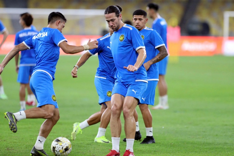 Malaysia vắng nhiều trụ cột trước trận gặp tuyển Việt Nam
- Ảnh 1.